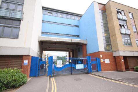Wallis Place 15 Gate Entrance.JPG
