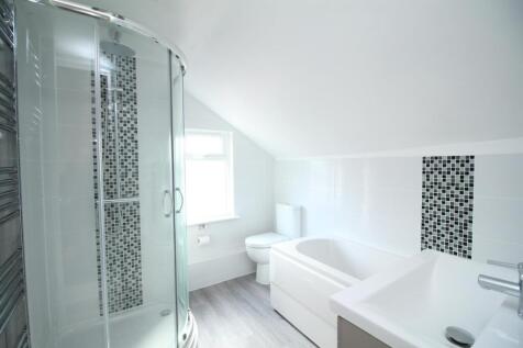 37 Upper Denmark Road Bathroom.JPG