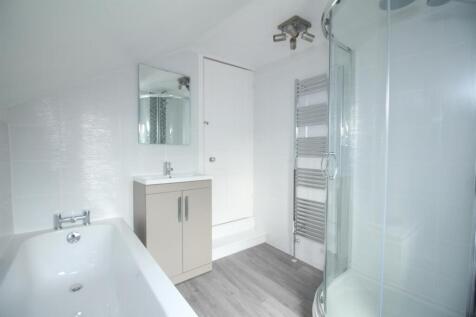 37 Upper Denmark Road Bathroom2.JPG
