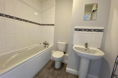 70 RMD bathroom.jpg