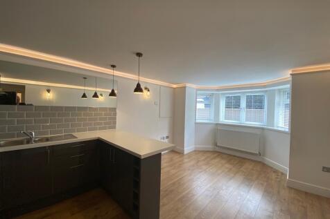 Flat 5 Lounge 1.jpg