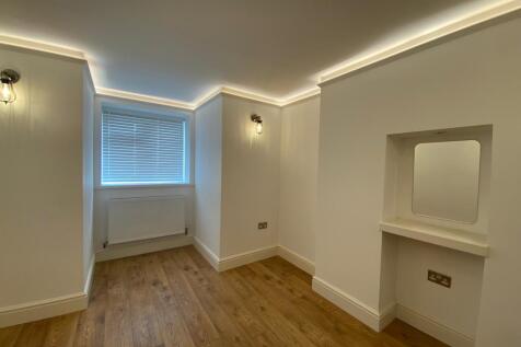 Flat 5 Bedroom 1.jpg