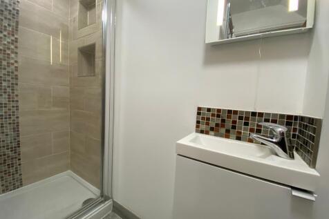 Flat 5 Bathroom.jpg