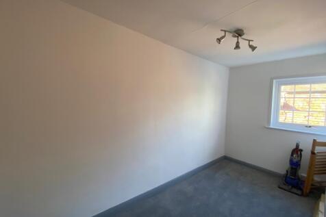 5 The Street bedroom 2.jpg