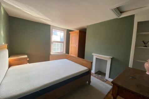 5 The Street bedroom 1.jpg
