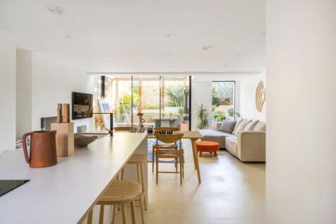 Reception/Kitchen