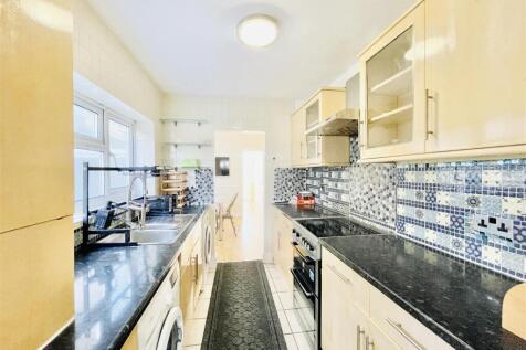 Kitchen 2.jpg