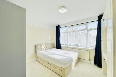 Bedroom 1.jpg