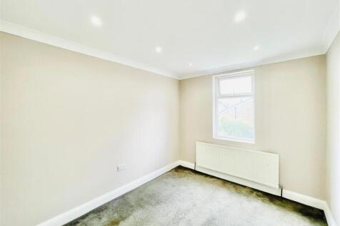 second bedroom.jpeg