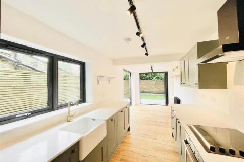 Kitchen 2.jpeg