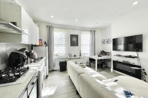 Openplan Kitchen.jpeg