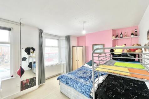 WhatsApp Image 2025-09-18 at 14.06.21.jpeg