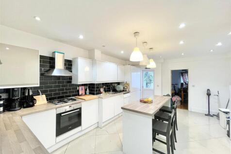 WhatsApp Image 2025-09-18 at 14.14.52 (1).jpeg