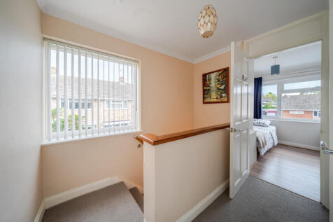 1361600-8-68df612...