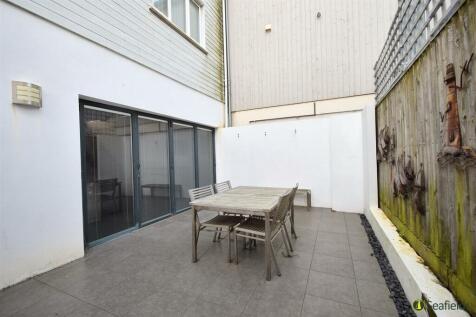 Courtyard and outside shower