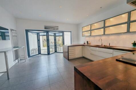 Kitchen..jpg