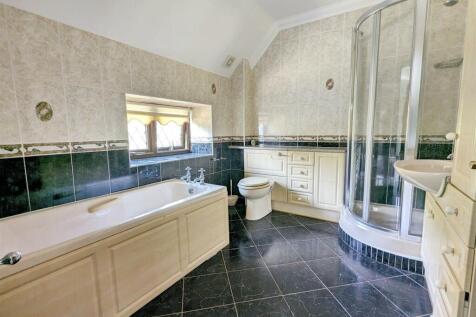 Bath/Shower Room