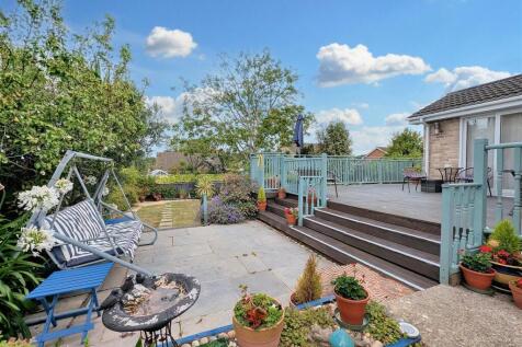 Rear Deck &amp; Patio