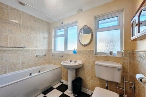 Bathroom.jpg