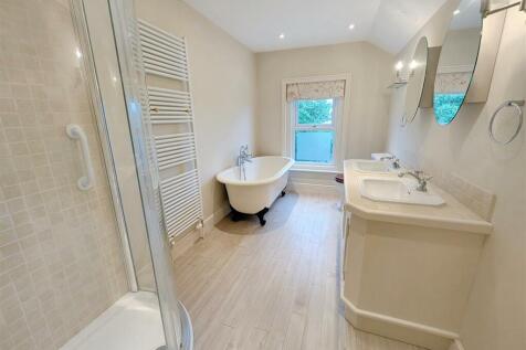 En suite Bath Shower Room