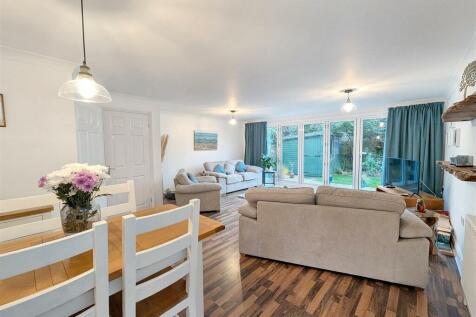 Sitting/Dining room