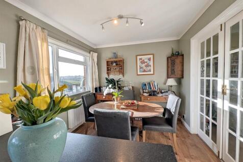 Dining Area.jpg