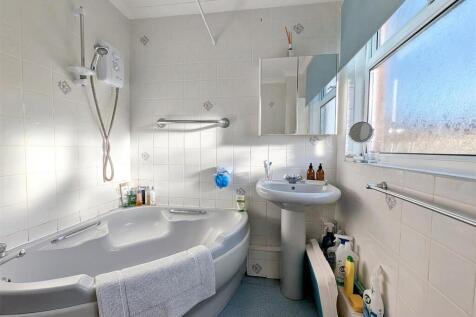 Bathroom.jpg