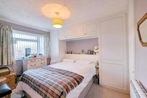 Bedroom 1.jpg
