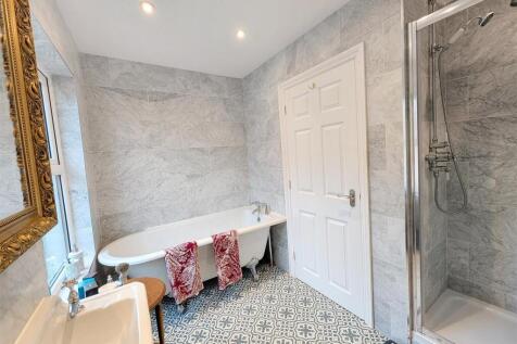 Bath/Shower room