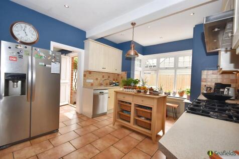 Kitchen/Breakfsat Room