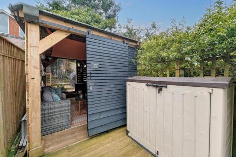 Garden Room &amp; Deck
