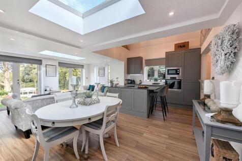 Kitchen/Dining Area