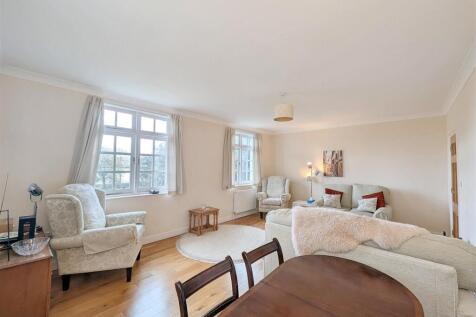 Sitting/Dining Room