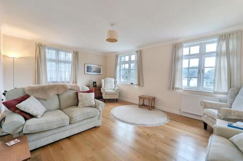 Sitting/Dining Room