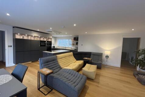 Living Room / Kitchen