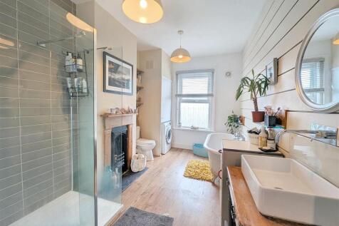 Bath/Shower Room