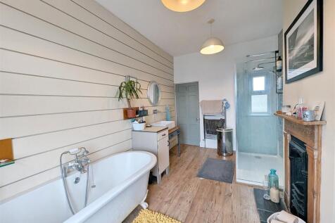 Bath/Shower Room