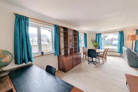Sitting/Dining Room