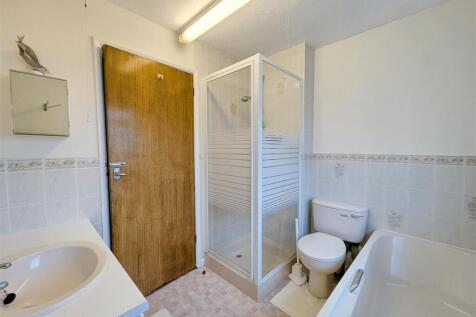 Family Bath/Shower Room