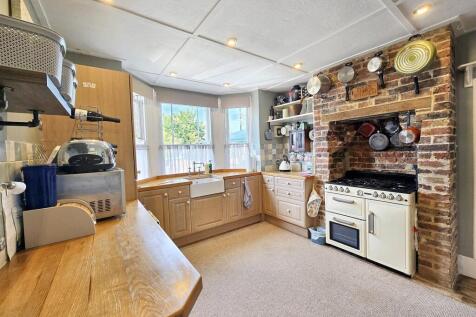 Kitchen 1.jpg