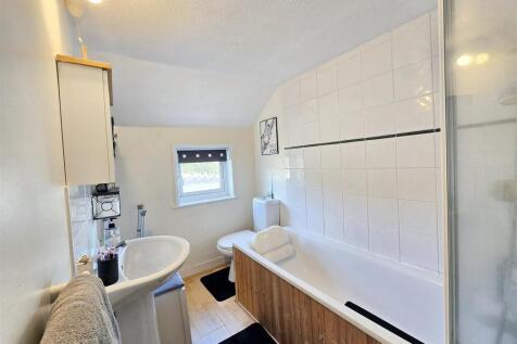Bathroom.jpg
