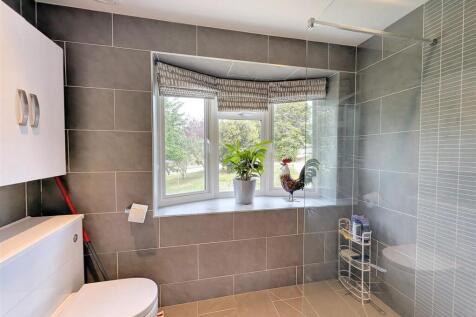En suite Shower