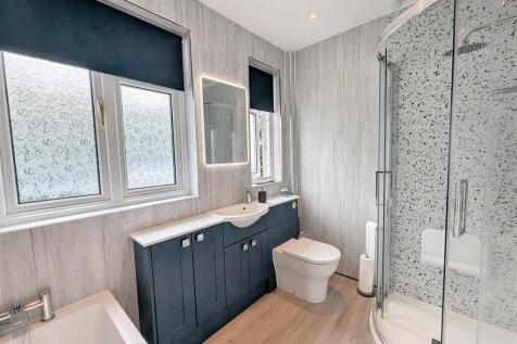 Bath/Shower Room