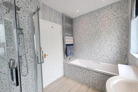 Bath/Shower Room