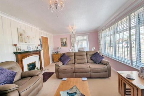 Sitting/Dining Room
