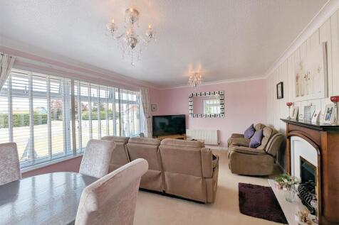 Sitting/Dining Room