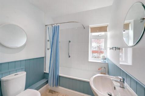 1st Floor Bathroom.jpg