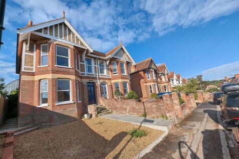Front Aspect &amp; Road Scene