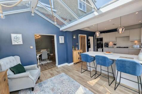Kitchen/Sun Room