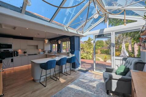 Kitchen/Sun Room